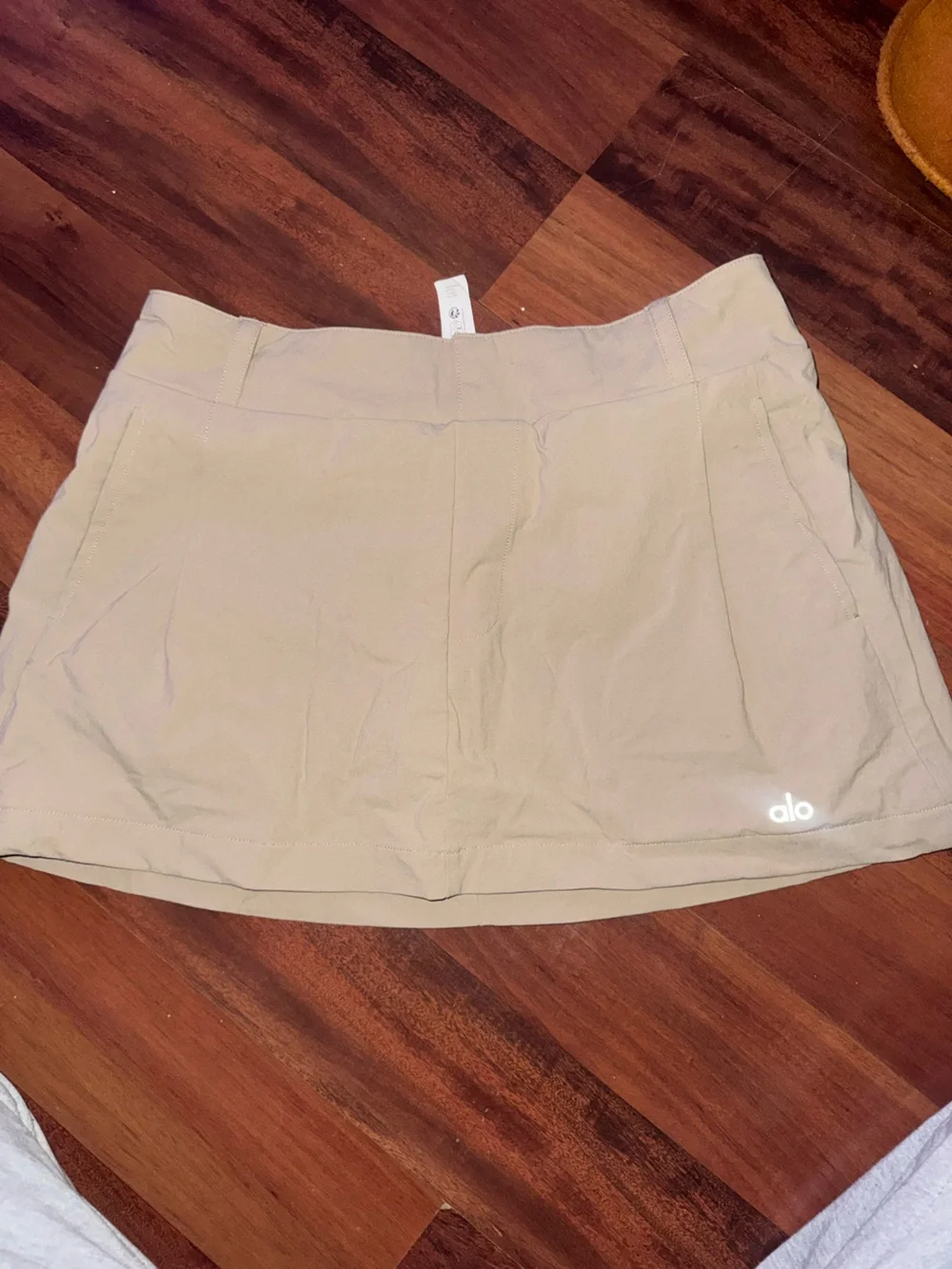 ALO Yoga Khaki Elastic-Waist Active Skort fan club